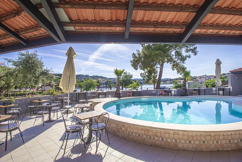 Hotel Lumbarda