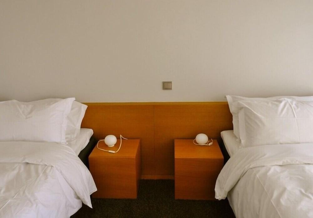 Elafivolia Arahova Suites