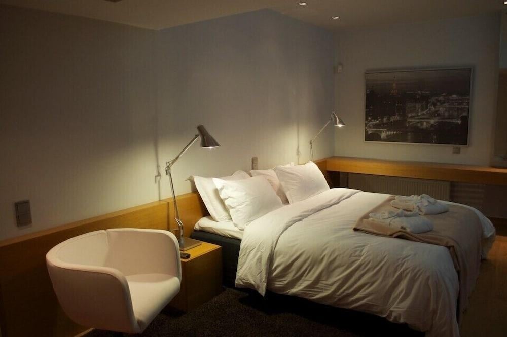 Elafivolia Arahova Suites