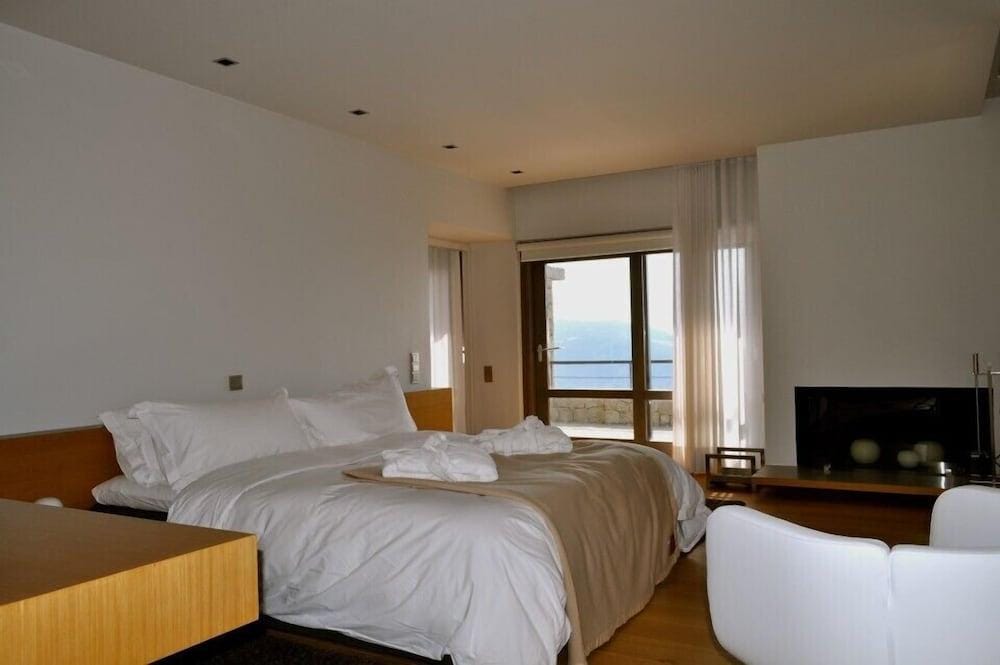 Elafivolia Arahova Suites