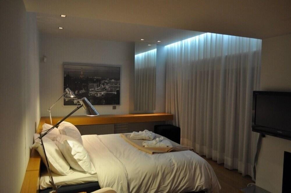 Elafivolia Arahova Suites