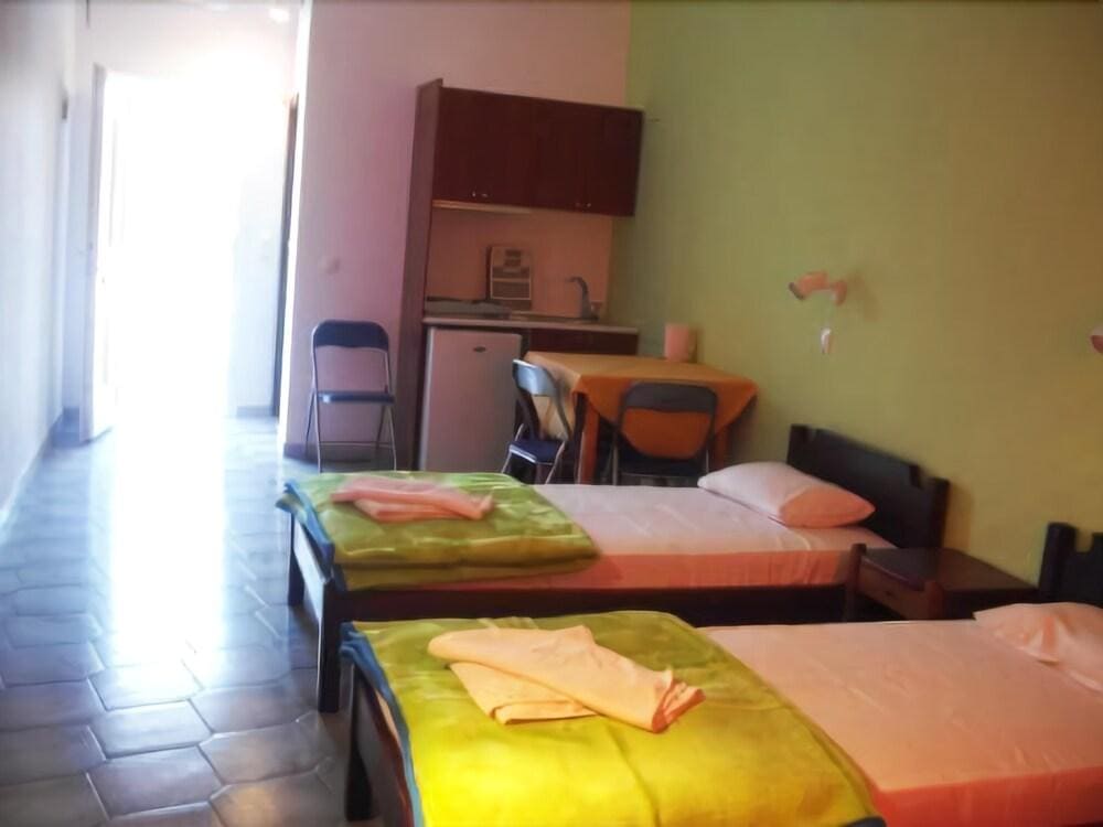 Sunrise Studios In Perissa