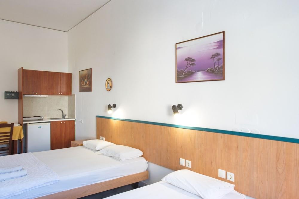 Sunrise Studios In Perissa