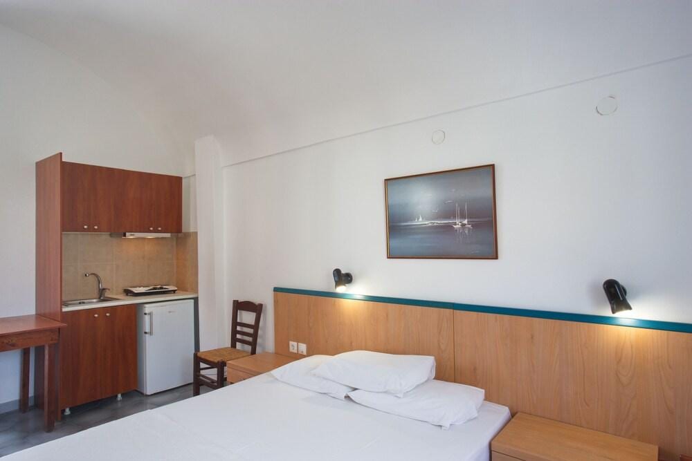 Sunrise Studios In Perissa