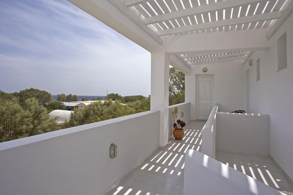 Sunrise Studios In Perissa