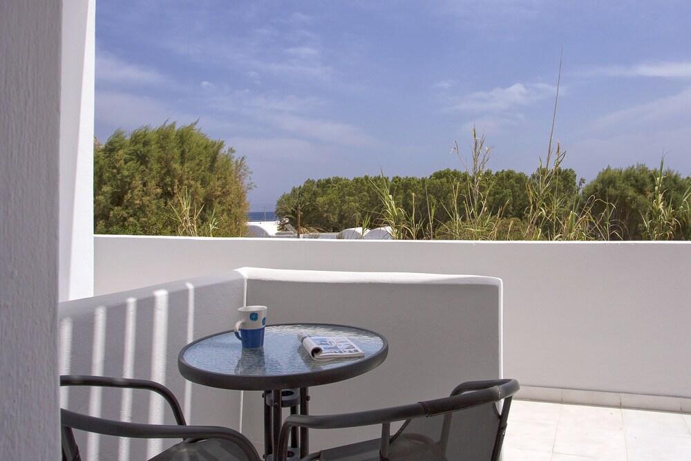 Sunrise Studios In Perissa