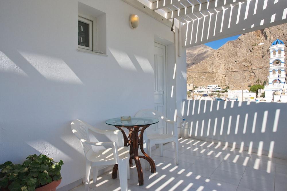 Sunrise Studios In Perissa