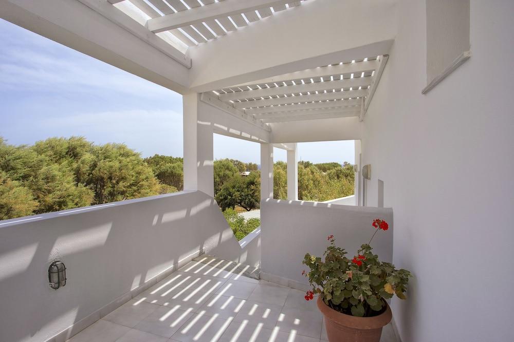 Sunrise Studios In Perissa