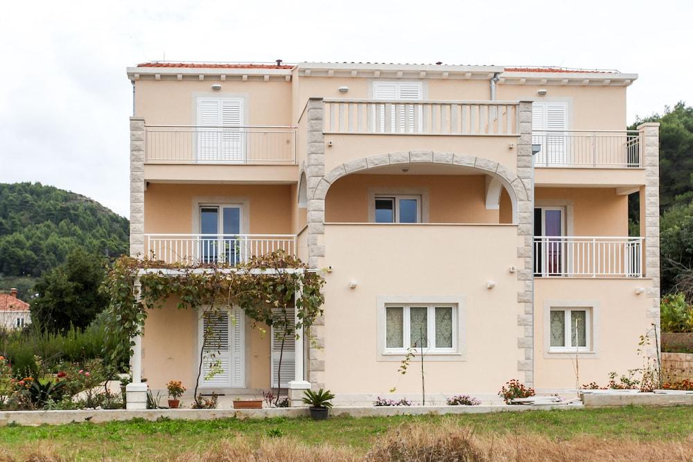 Apartments Ana