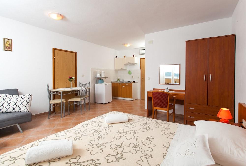 Apartments Ana