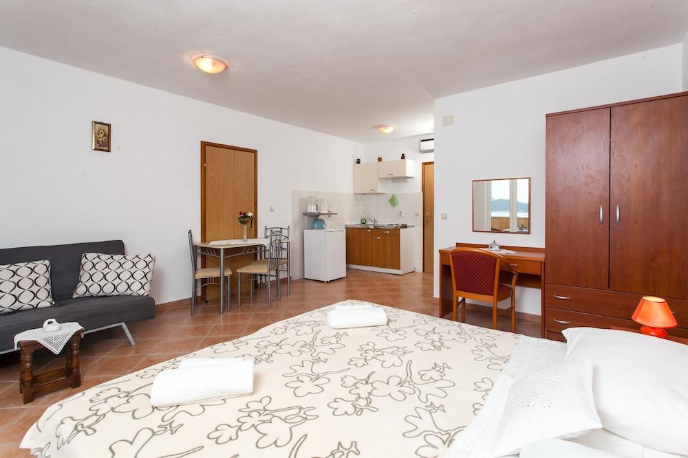 Apartments Ana