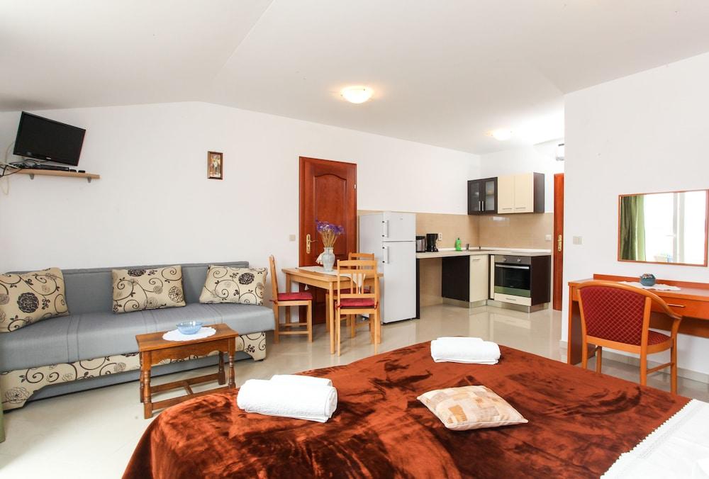 Apartments Ana