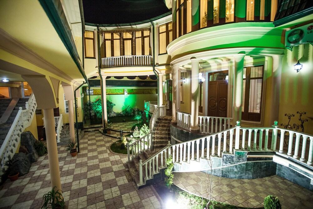 Twins Hotel