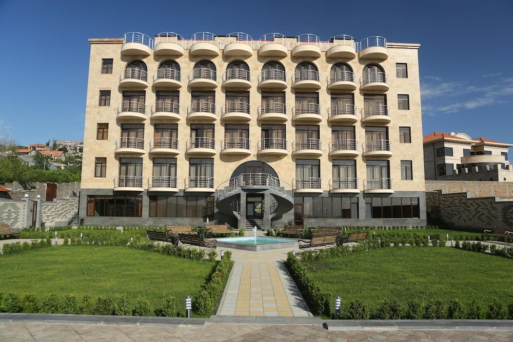 Nare Hotel