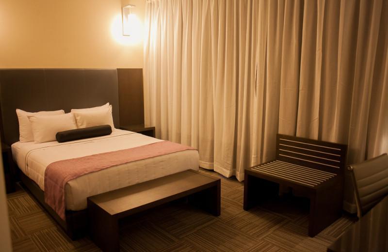 Hotel Cuarta Avenida Suites