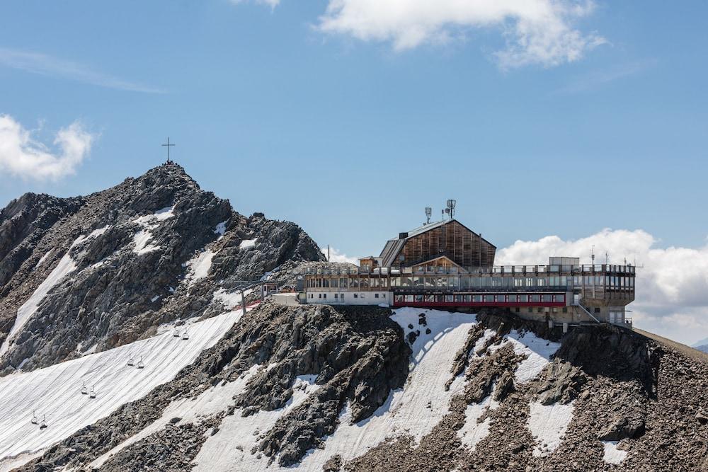 Glacier Hotel Grawand