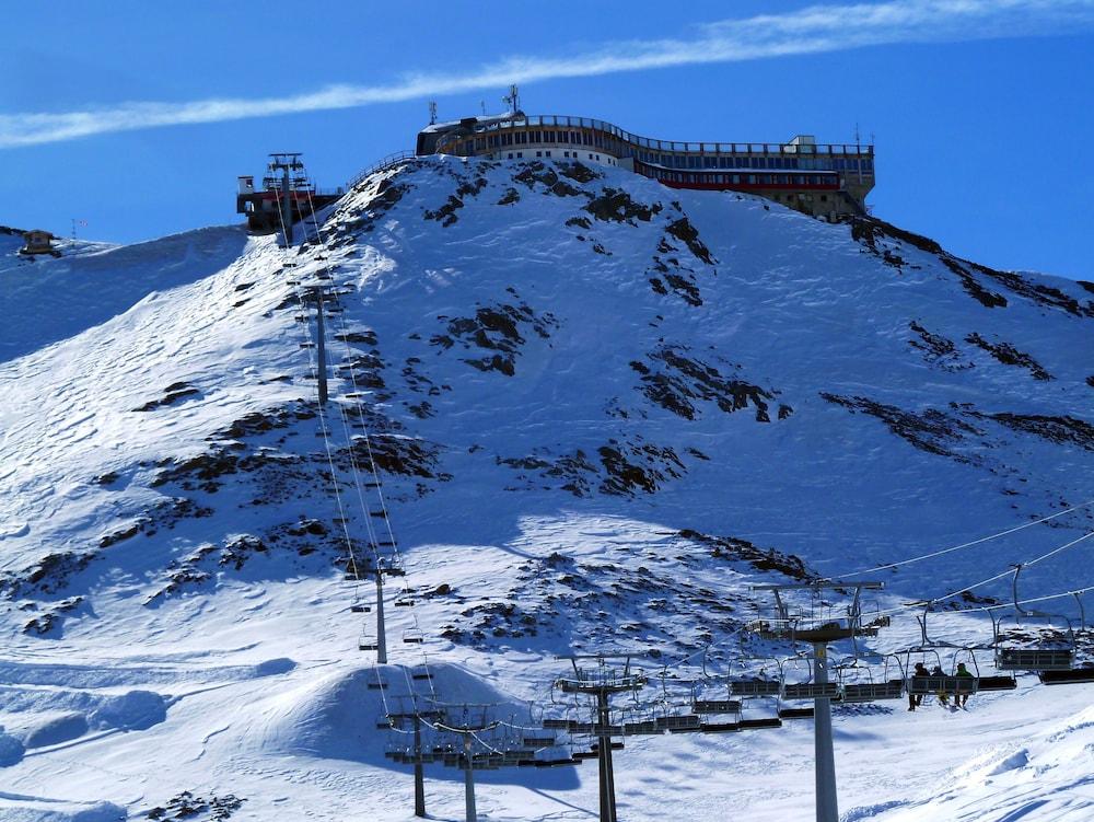 Glacier Hotel Grawand