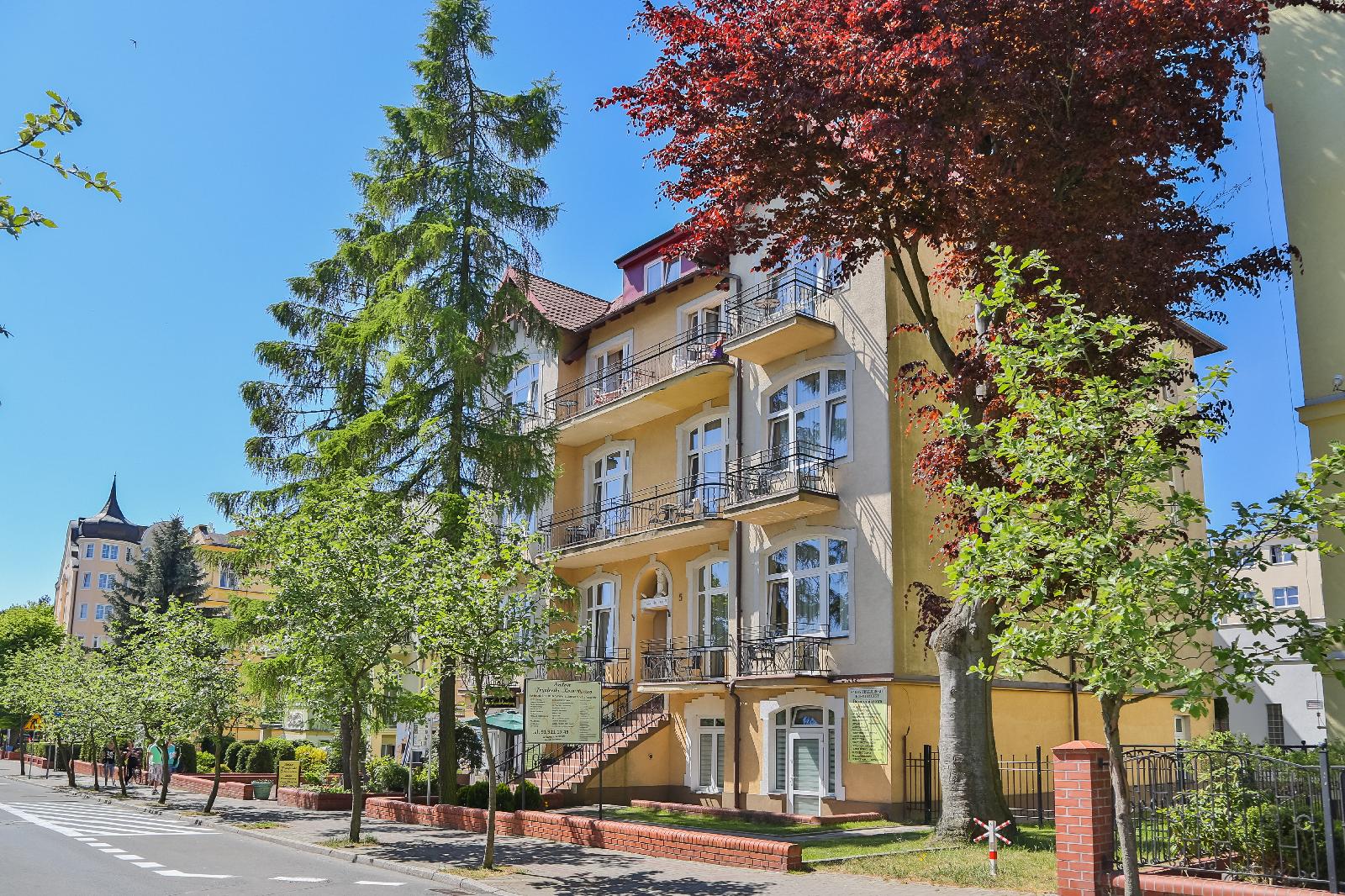 Villa Antares I & II