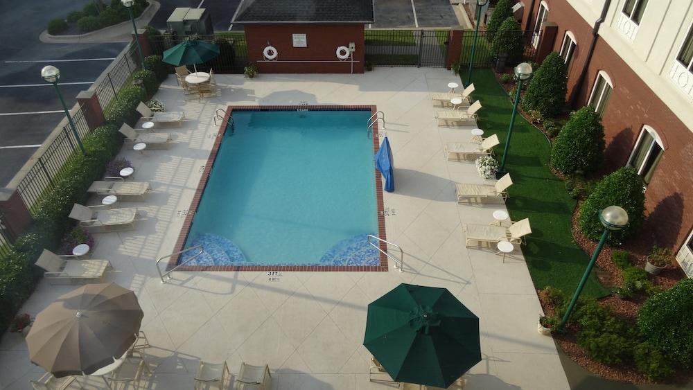 Holiday Inn Express & Suites Tuscaloosa - University