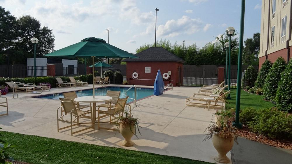 Holiday Inn Express & Suites Tuscaloosa - University