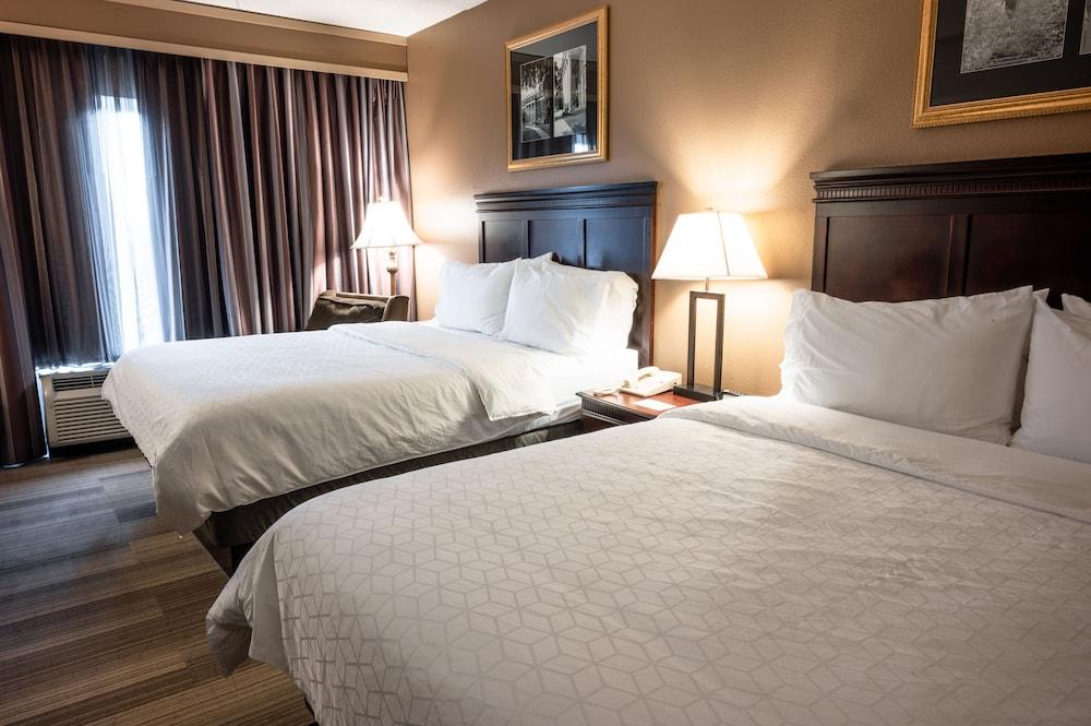 Holiday Inn Express & Suites Tuscaloosa - University