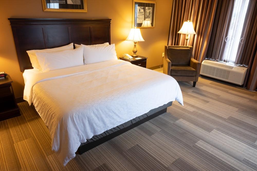 Holiday Inn Express & Suites Tuscaloosa - University