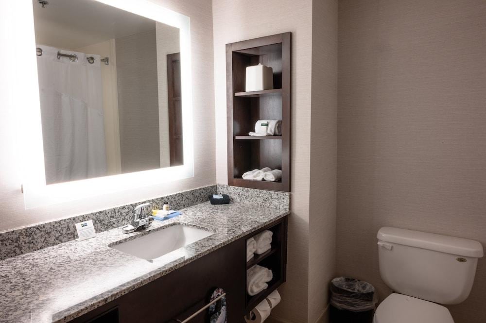 Holiday Inn Express & Suites Tuscaloosa - University