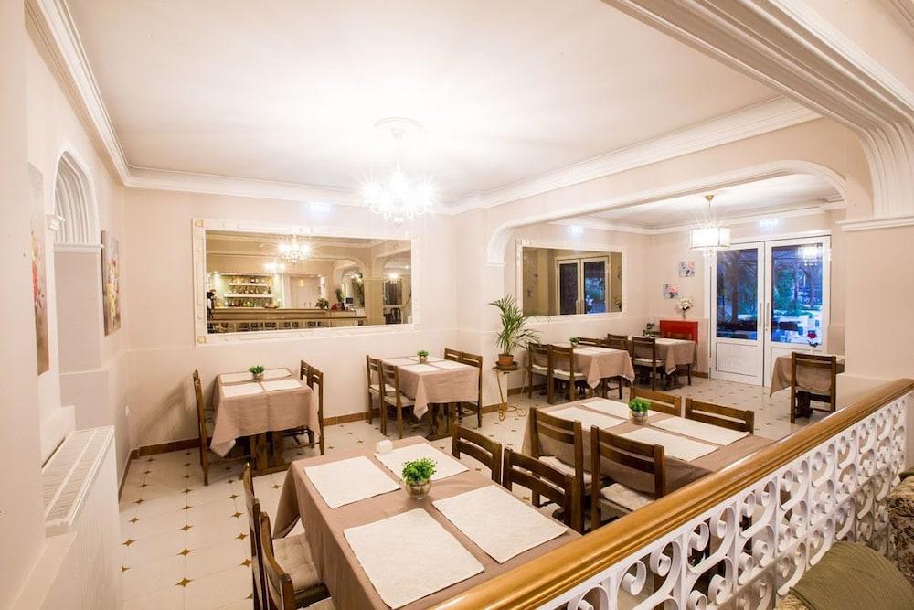 Sirena Beach Hotel