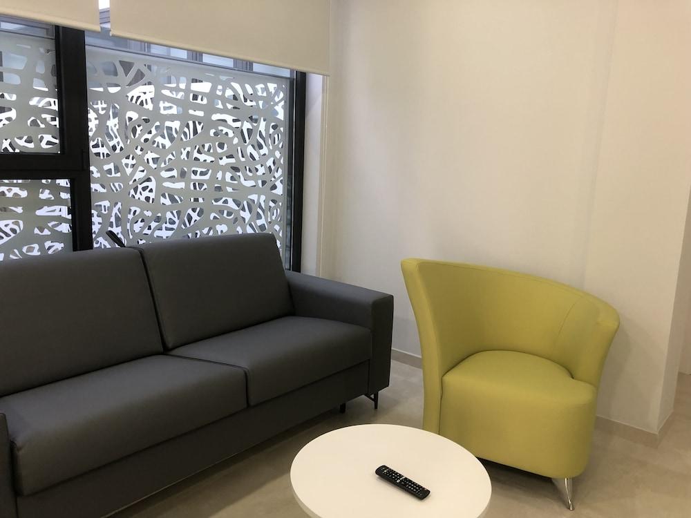 Hotel Blue 8
