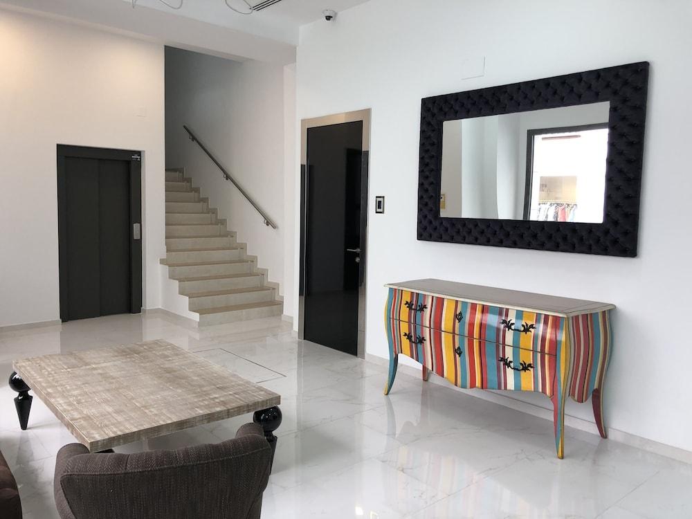 Hotel Blue 8