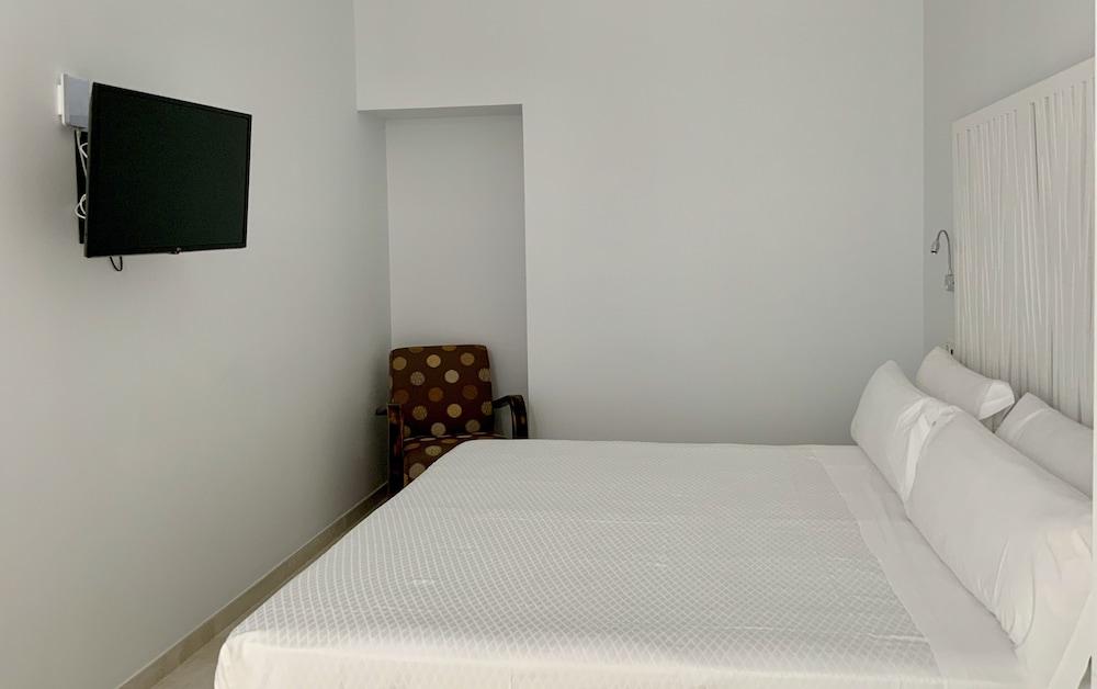 Hotel Blue 8