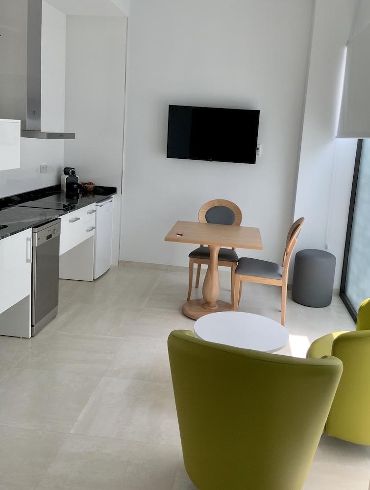 Hotel Blue 8
