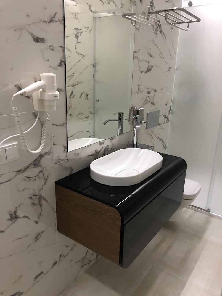 Hotel Blue 8