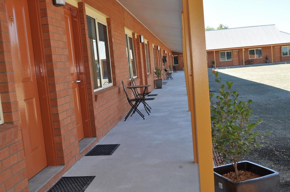 Bishop's Lodge Motor Inn