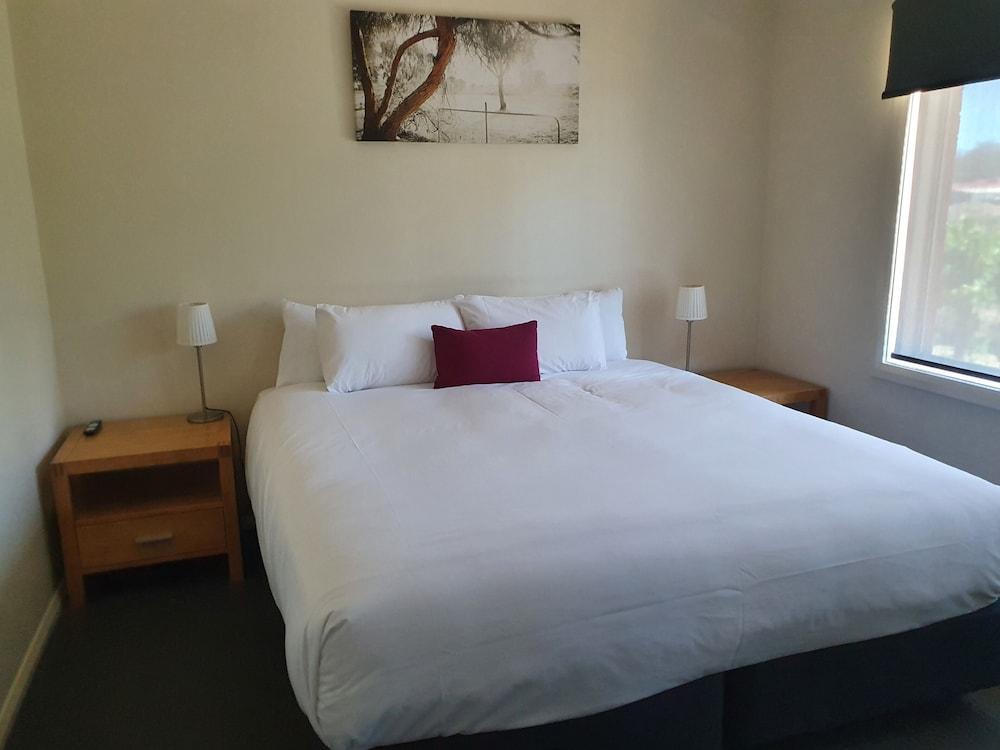 Bishop's Lodge Motor Inn