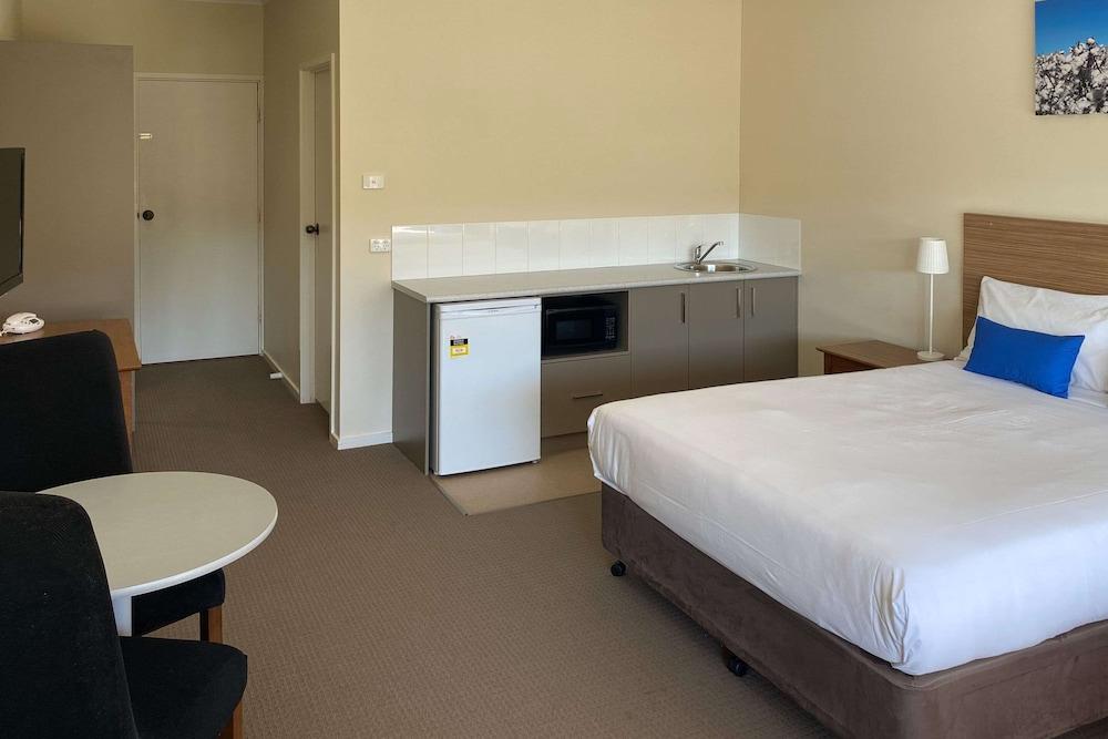 Bishop's Lodge Motor Inn