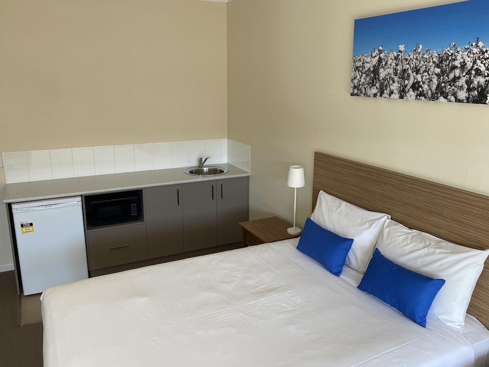 Bishop's Lodge Motor Inn