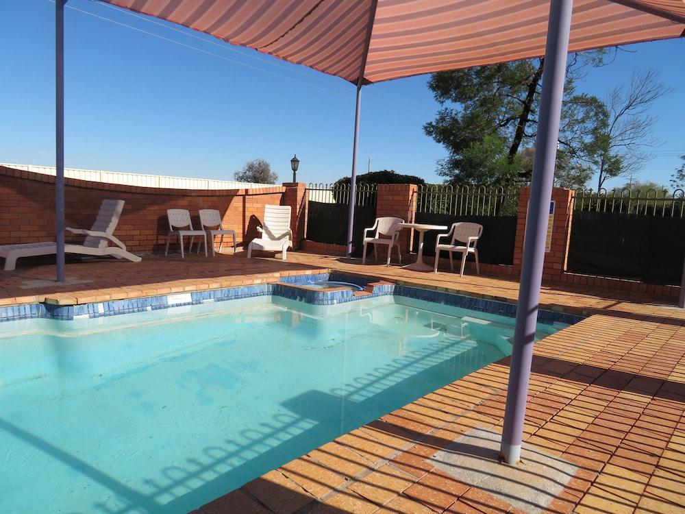 Bishop's Lodge Motor Inn