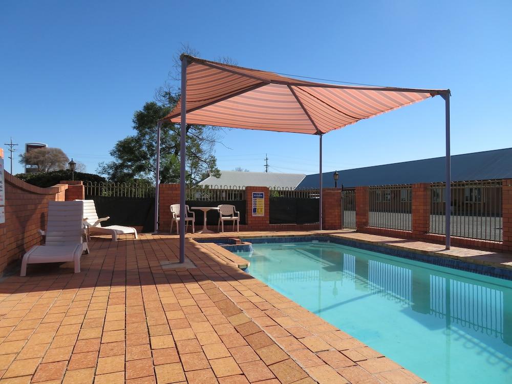 Bishop's Lodge Motor Inn