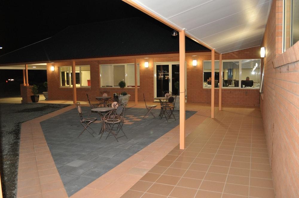 Bishop's Lodge Motor Inn