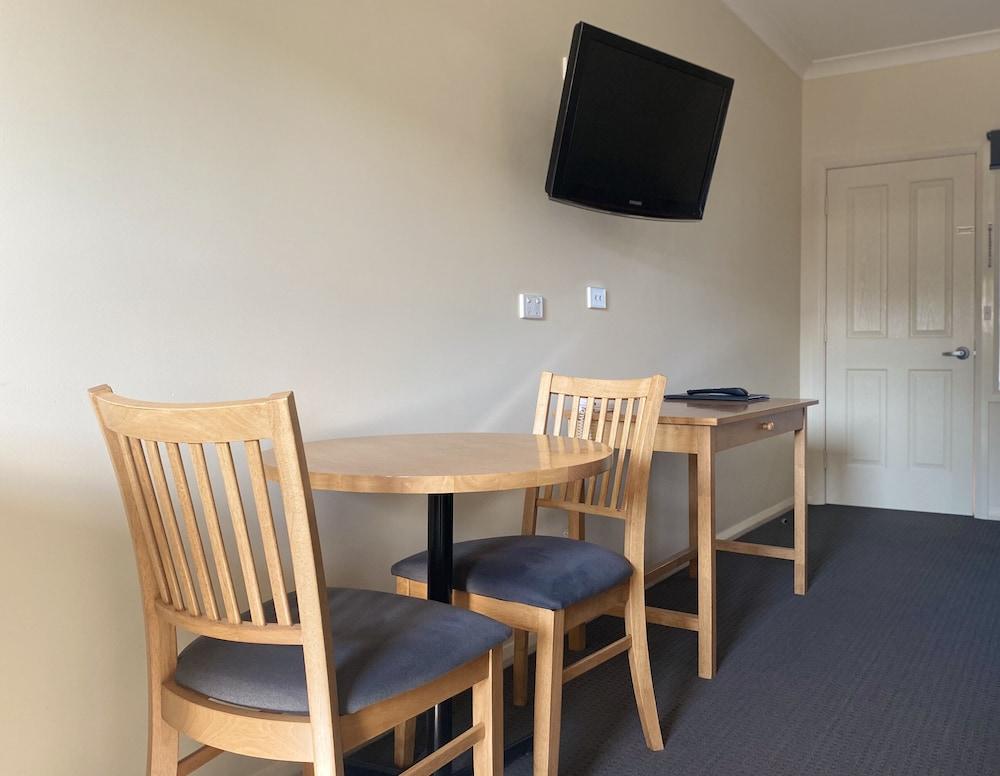 Bishop's Lodge Motor Inn