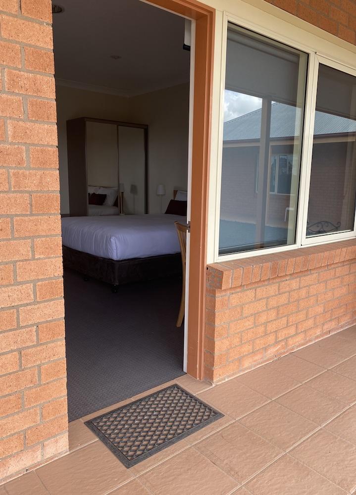 Bishop's Lodge Motor Inn