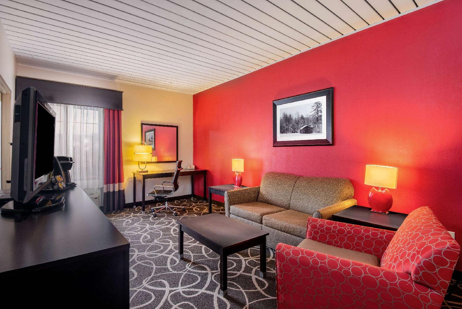 La Quinta Inn & Suites Elkview - Charleston NE