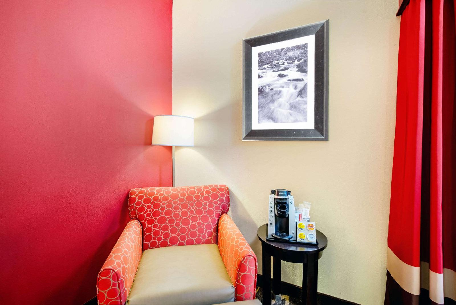 La Quinta Inn & Suites Elkview - Charleston NE