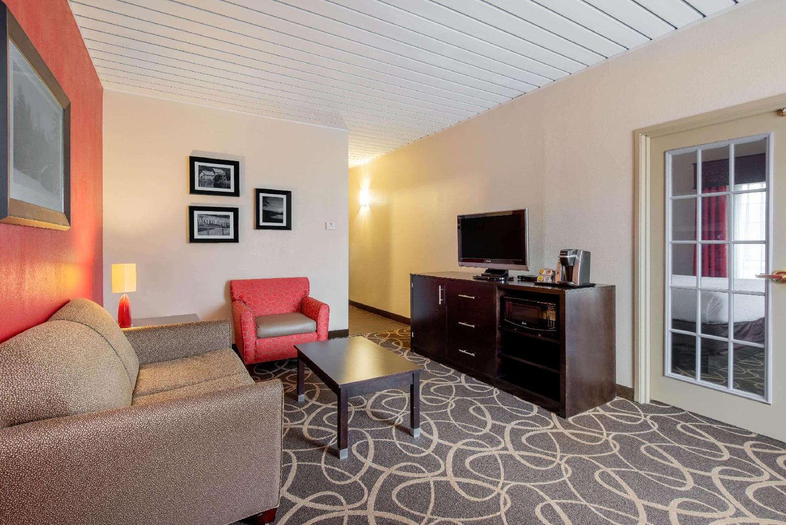 La Quinta Inn & Suites Elkview - Charleston NE