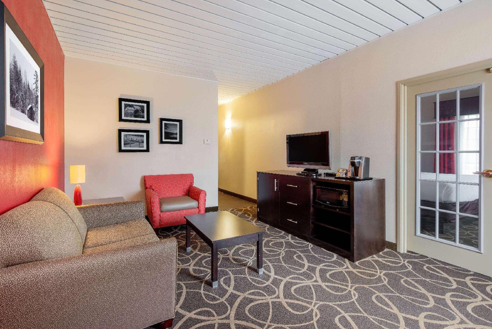 La Quinta Inn & Suites Elkview - Charleston NE