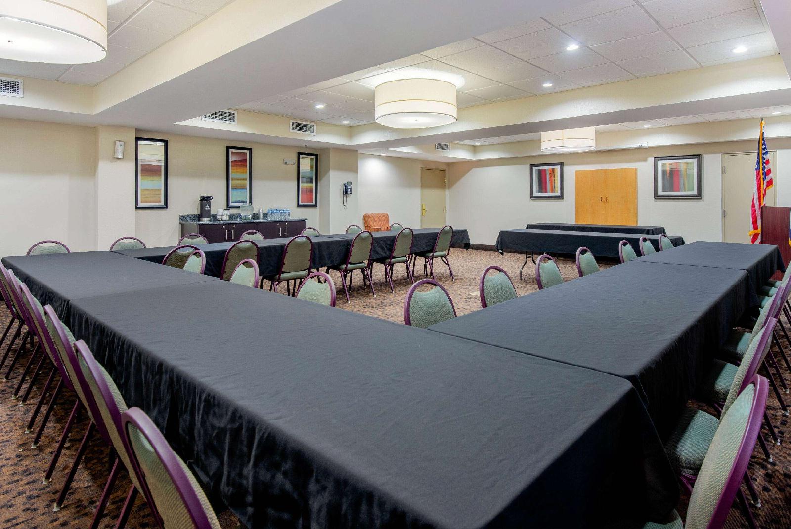 La Quinta Inn & Suites Elkview - Charleston NE