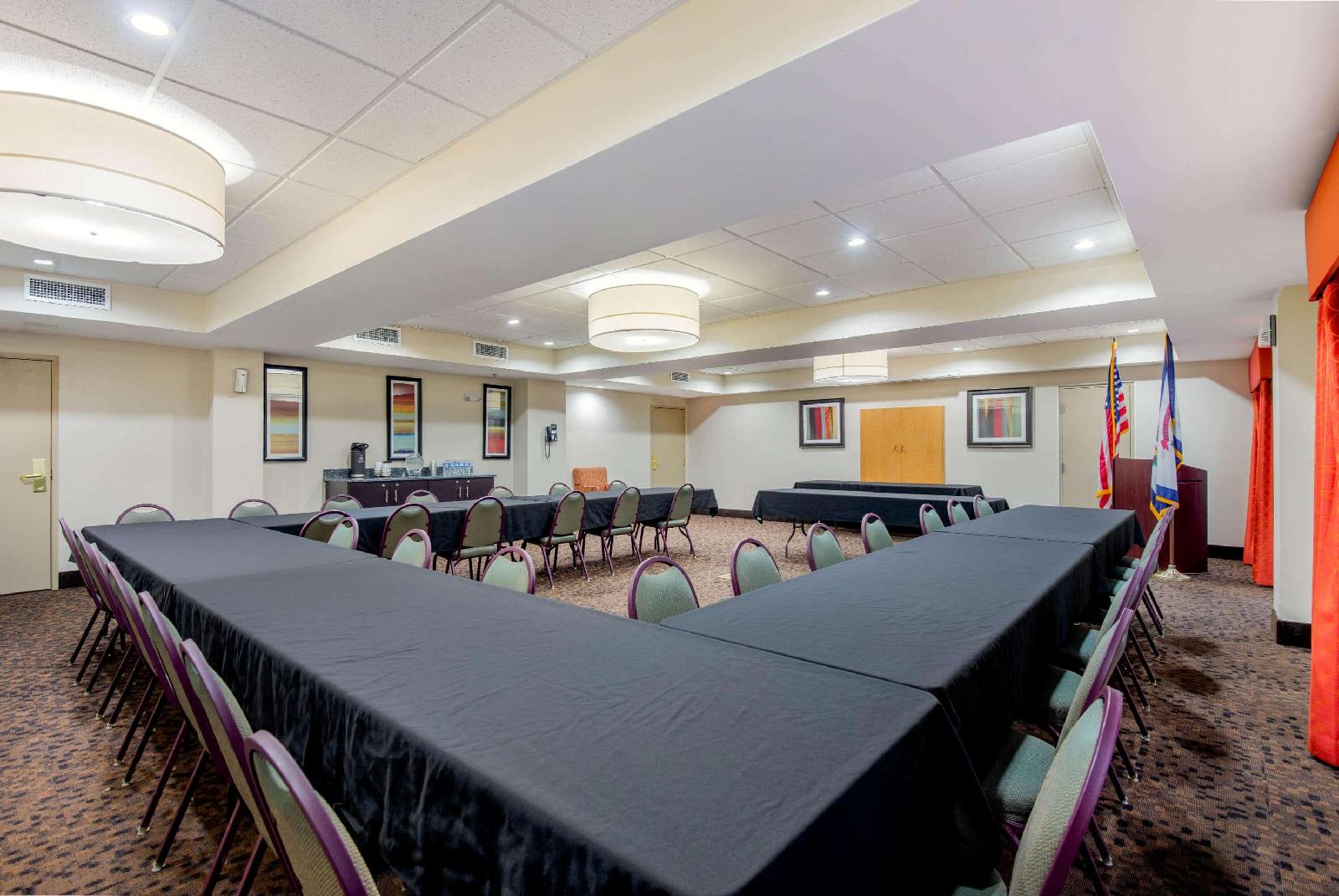 La Quinta Inn & Suites Elkview - Charleston NE