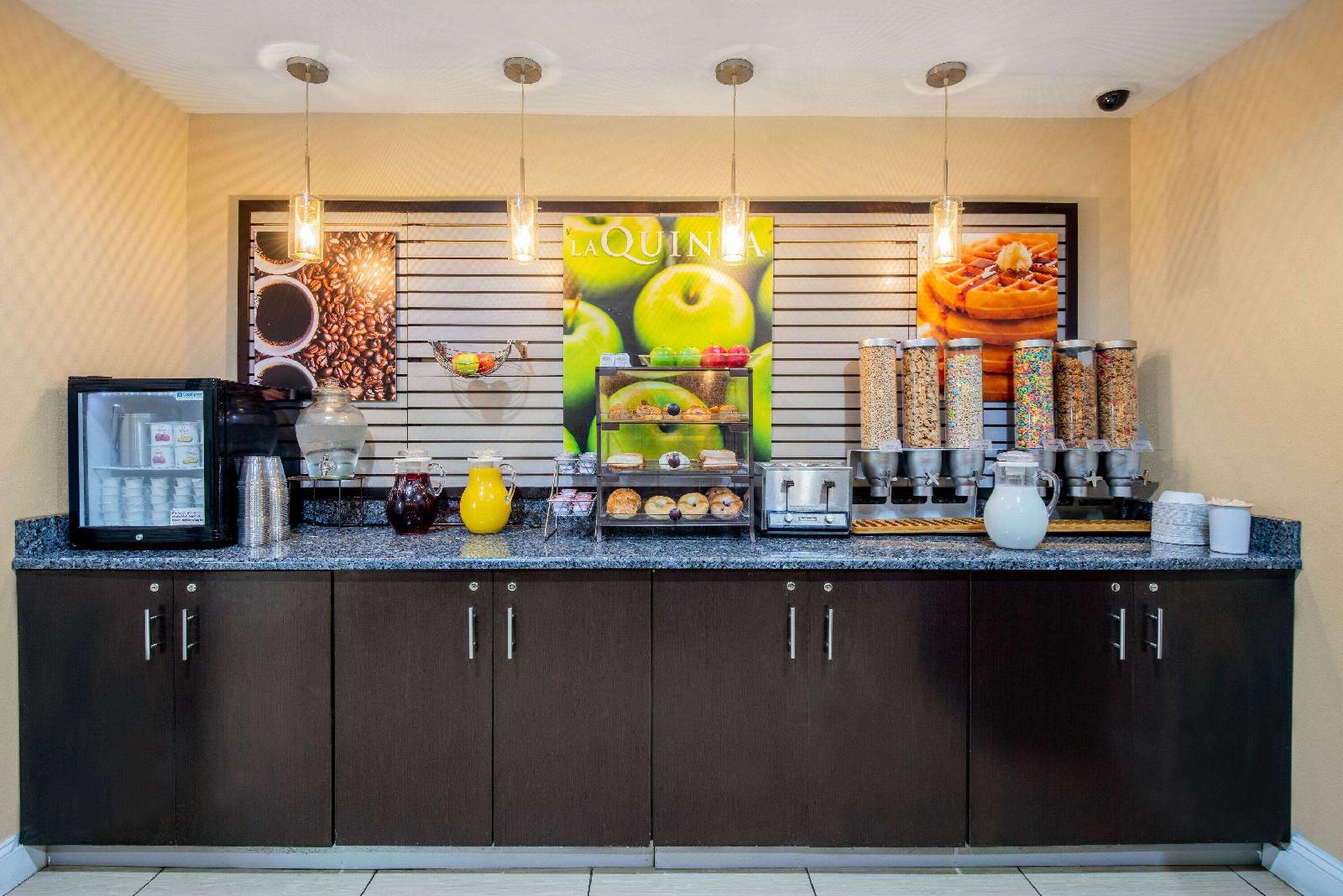 La Quinta Inn & Suites Elkview - Charleston NE