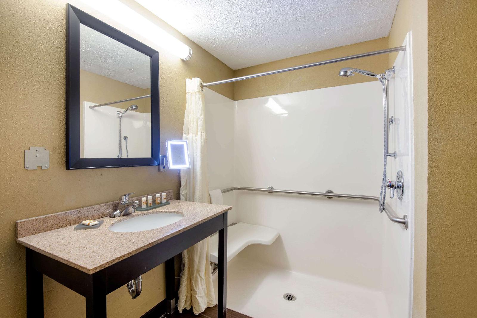 La Quinta Inn & Suites Elkview - Charleston NE